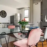 Hotel Comfortable Luxury Apartments Near The Colosseum - Rome 3*
