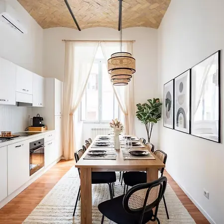 Comfortable Luxury Near The Colosseum - Rome Hotel