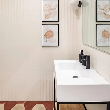 Hotel Comfortable Luxury Near The Colosseum - Rome