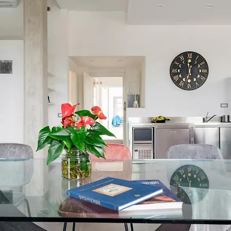 Comfortable Luxury Near The Colosseum - Rome Hotel