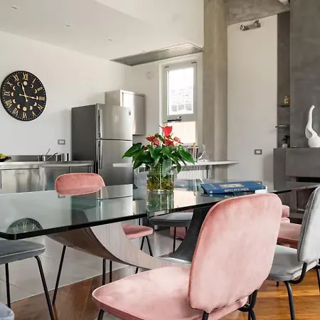 Hotel Comfortable Luxury Apartments Near The Colosseum - Rome 3*