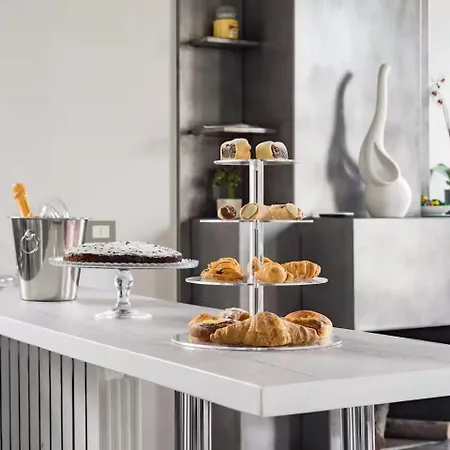 Hotel Comfortable Luxury Near The Colosseum - Rome 3*