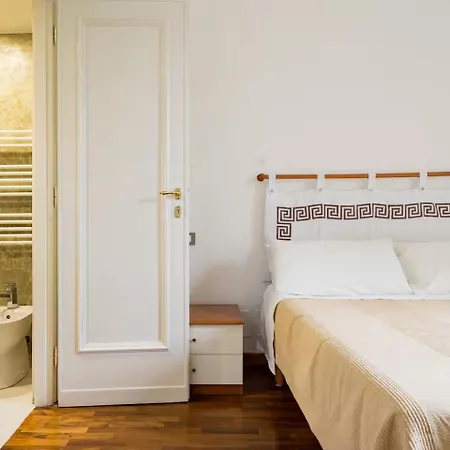 Comfortable Luxury Near The Colosseum - Rome Hotel