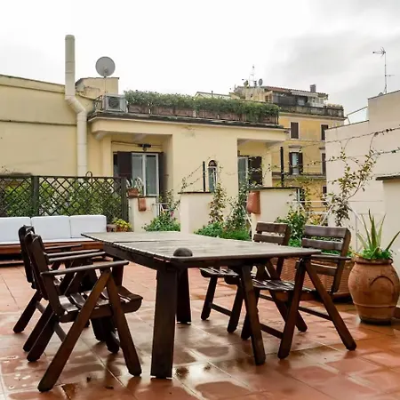 Comfortable Luxury Near The Colosseum - Rome Hotel