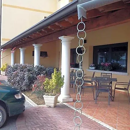 Comfortable Luxury Apartments Near The Colosseum - Rome Hotel Azzano Decimo