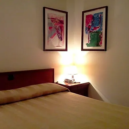 Comfortable Luxury Apartments Near The Colosseum - Rome 3*
