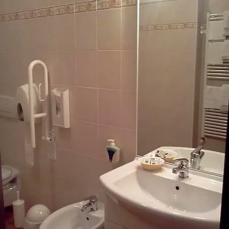 Comfortable Luxury Apartments Near The Colosseum - Rome Hotel