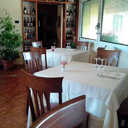 Hotel Comfortable Luxury Apartments Near The Colosseum - Rome 3*