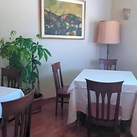 Hotel Comfortable Luxury Apartments Near The Colosseum - Rome 3*