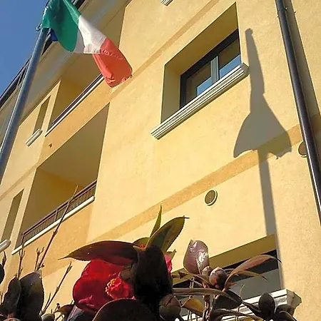 Comfortable Luxury Apartments Near The Colosseum - Rome 3*